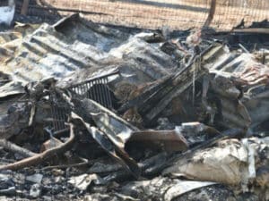 oggetti bruciati da rimuovere e smaltire post-incendio