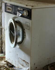 lavatrice abbandonata da smaltire